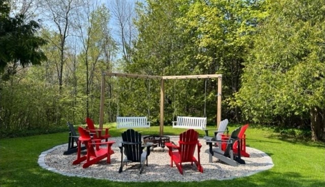 The Riverfront Hideaway ★ Hot Tub★ Games Room ★ Arcades ★ Firepit ★ BBQ ★ Hiking