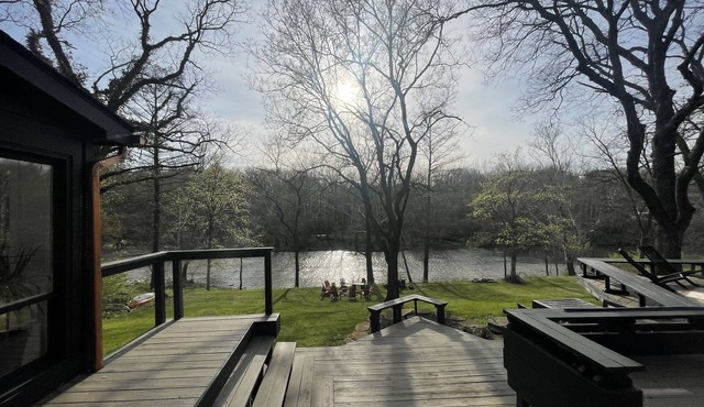 THE RIVERHOUSE-RIVERFRONT. 3 minutes to Bridge Park, Columbus Zoo