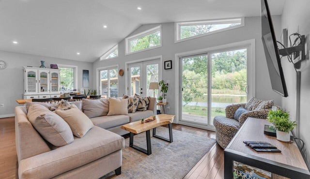 The Riverside Retreat | Beach, Kayaks, Fire Pit