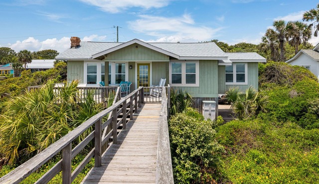 The Road Ends Here! Folly Beach/3 Bedroom/2 Full Baths/Sleeps 6/Pets Considered