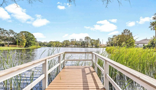 The Robins Nest|Lakefront Home w/Pool & Theater