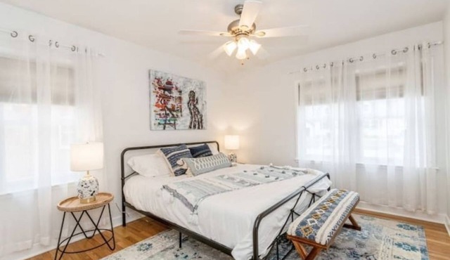 The Robinson-Modern Farmhouse-Heart of Iowa City