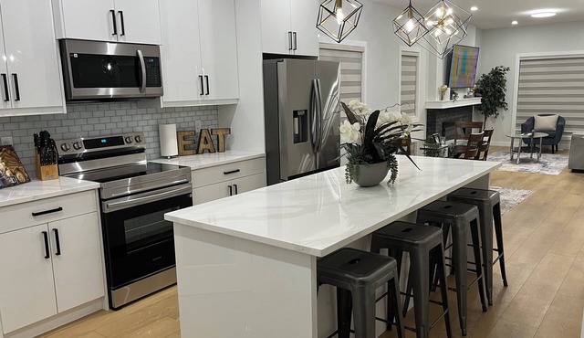 The Rochellee | Elegant 3 Bedroom Luxe and Comfortable Stay in Rosewood
