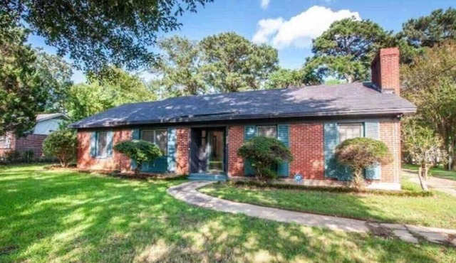 The Rock-a-Way Bungalow Near Downtown Alabama