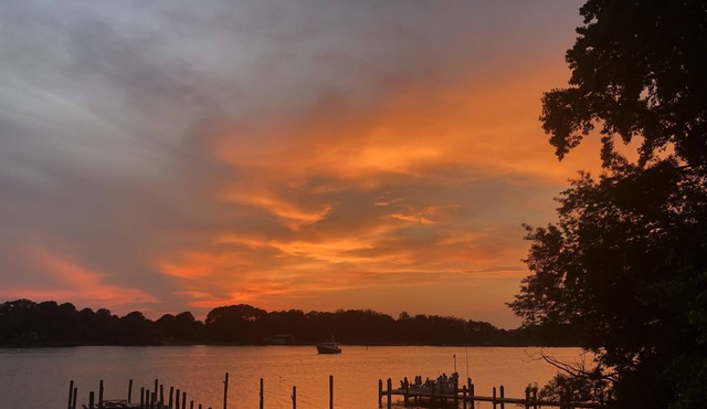 The Rock cottage is on the water in the heart of Reedville with a boat dock