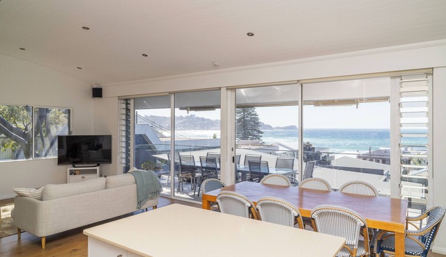 The Rockpool Beach House - seconds from the Beach