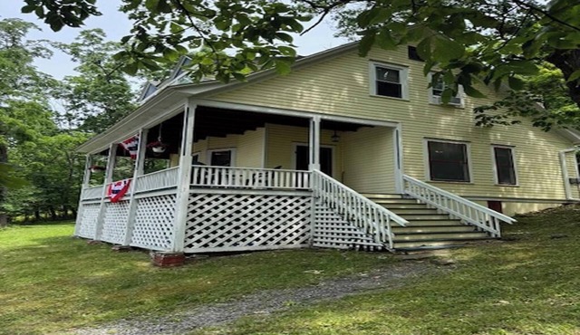 The Rocks - A Victorian Cottage on Seneca Lake