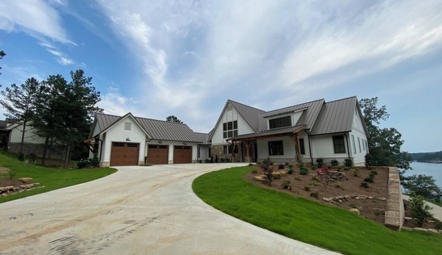The Rocks at Smith Lake Bremen, Alabama: Stunning lake house; sleeps 20