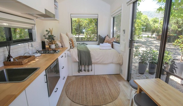 The Rocks - Maple Tiny Home