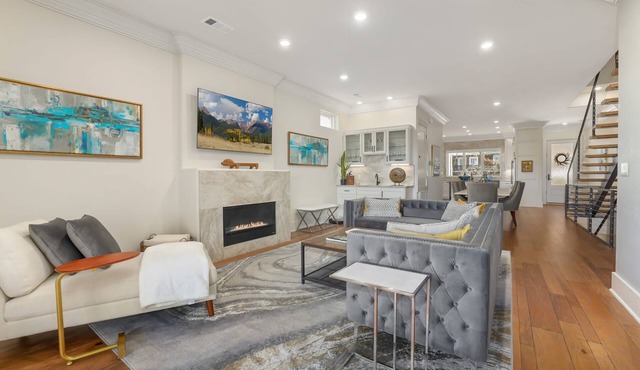 The Roman - Luxury Townhome - 1m to DT