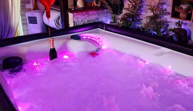 THE ROMANTIC SECRET LOVE ROOM