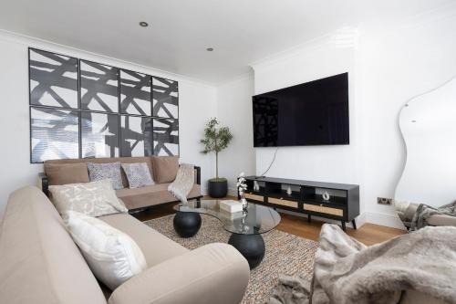 The Romford Oasis - Spacious 4 bedroom escape