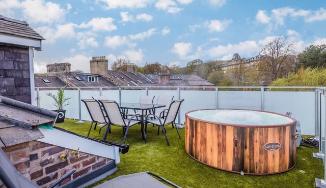 THE ROOFTOP, family friendly, luxury holiday cottage in Buxton