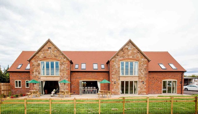 The Rookery - sleeps 20 guests in 9 bedrooms