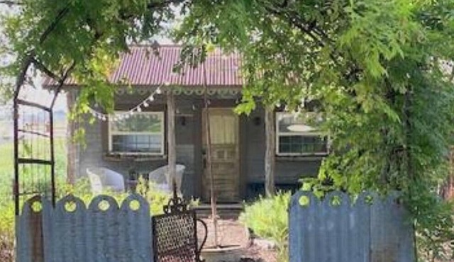 THE ROOST - A garden cottage retreat