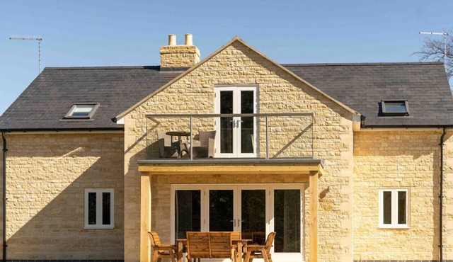 The Roost: a riverside retreat