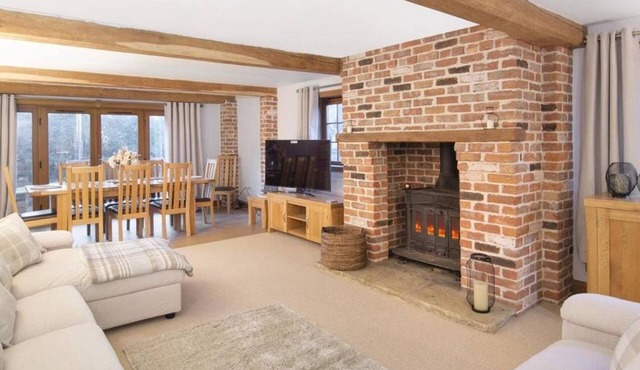 The Roost Group - The Coach House with Hot Tub