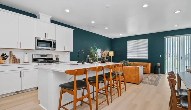 The Roost, Luxe Star Idaho Stay w/65" TV & Zippy Wi-Fi, Sleeps 8