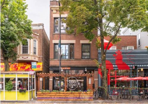 The Roscoe Village Guesthouse