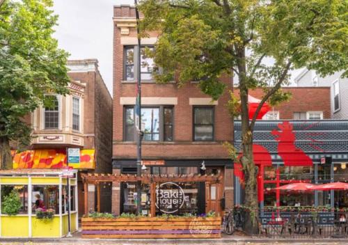 The Roscoe Village Guesthouse