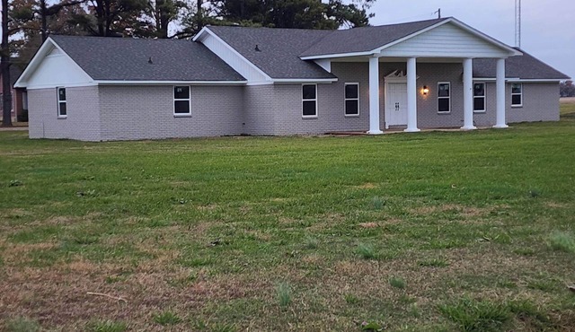 The Rose Community Critter Co. Clubhouse! 4 bedrooms w/12 beds, and 2 full baths