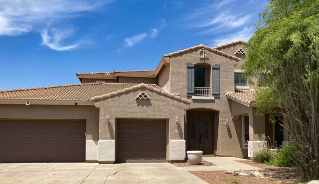 The Rose of Mesa | Sprawling home in Mesa with private pool & game room