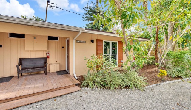 The Rosella-Great value on Sanibel! Walk to dining, shops and The Lighthouse-on Historic East End!