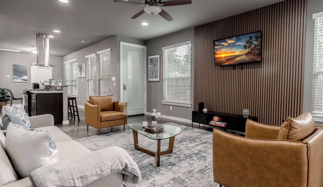 The Rosewood Retreat: 6BR's | HotTub | DogFriendly