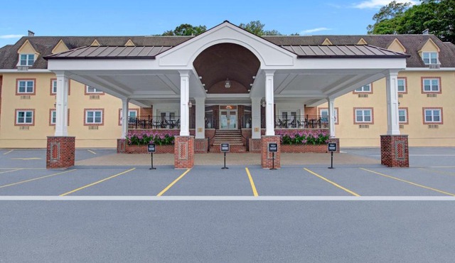 The Roslyn, Tapestry Collection by Hilton