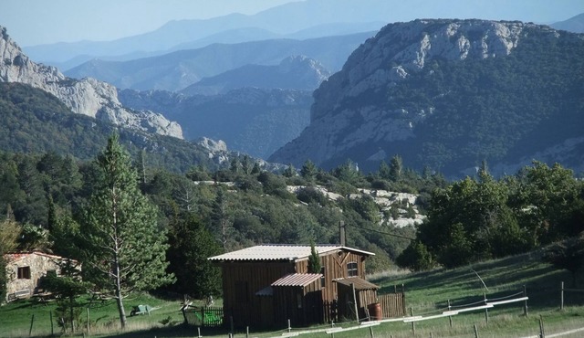 The Roulotte - Equipped Zirkuswagen for 2 persons in dreamlike position