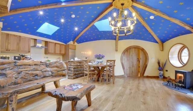 The Round Door Vineyard Cottage/Storybook Reteat