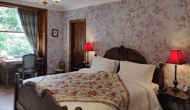 The Rowanberry Suite is named after the Highlands distinctive Rowanberry trees.