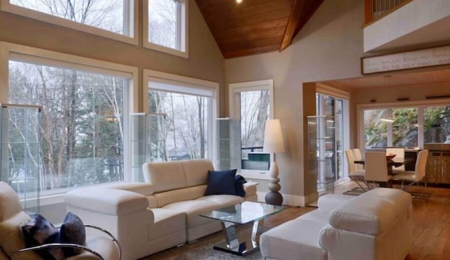 The Rowanwood - Muskoka Cottage Retreat