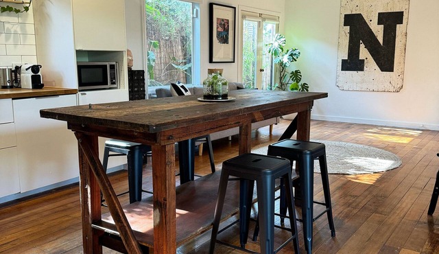 The Roy ✨ Family home close to airport + train