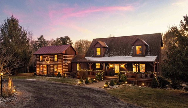 The Royal Cabin | Private Getaway w/Hot Tub