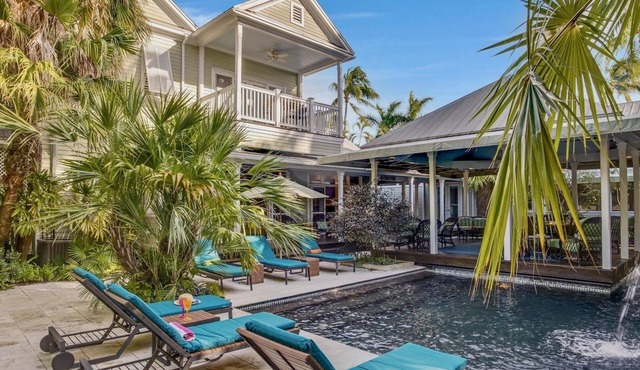 *THE ROYAL COMPOUND @ THE ANNEX* Lush Estate & Pool + LAST KEY SERVICES.