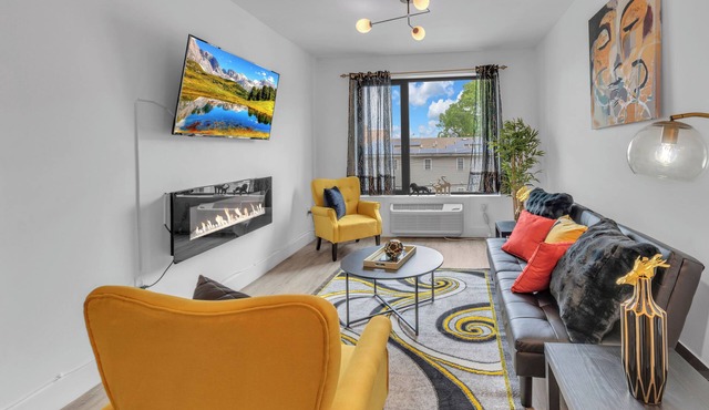 The Royal Oasis 1 BR Apt. Near NYC/EWR with an Indoor Pool & Free Parking