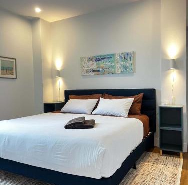 The Royal Perch, King Bed, Downtown Views, AC, Unit 508