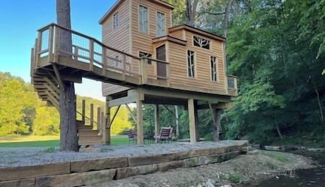 The Royal Roost Treehouse