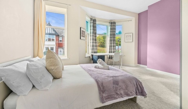 The Royal Stay at Queens Hill | Sleeps 10