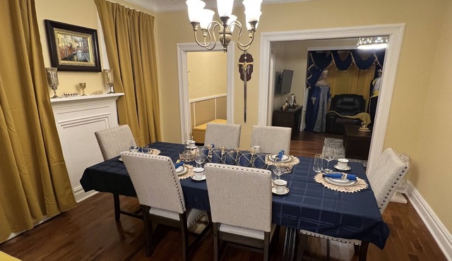 👑 The Royal Stay 👑