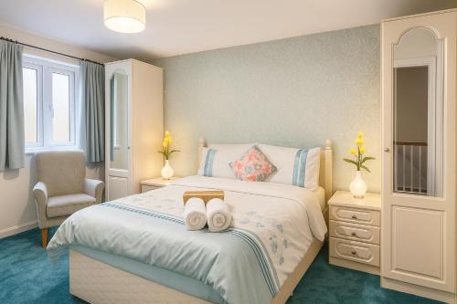 The RS Inn Cozy Homestay Premium Private Rooms Near Birmingham International Train Station, Airport, NEC For Company, Contractor and Leisure Stays - HS2, JLR Large Onsite Secure Parking