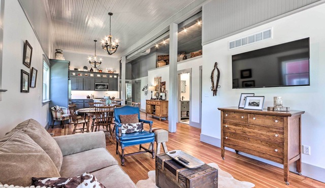 'The Ruebling House': Bright, Modern, & Renovated!