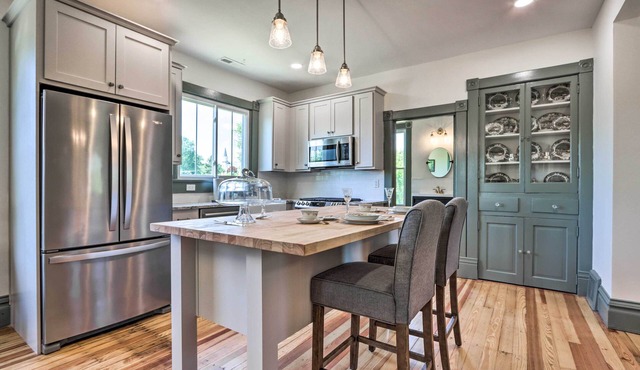 ‘The Ruebling House’ Cozy Defiance Apartment!