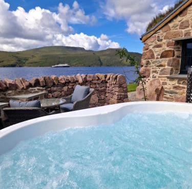 The Ruin - Wood fired hot tub - Lochside - Dog friendly