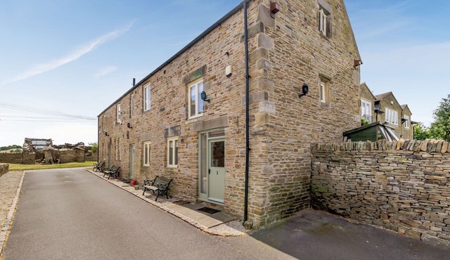 THE RUMBLINGS 2, family friendly, character holiday cottage in Barlow