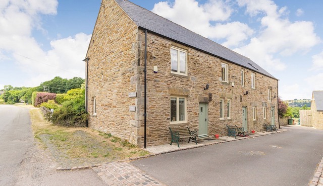 THE RUMBLINGS 3, family friendly, character holiday cottage in Barlow