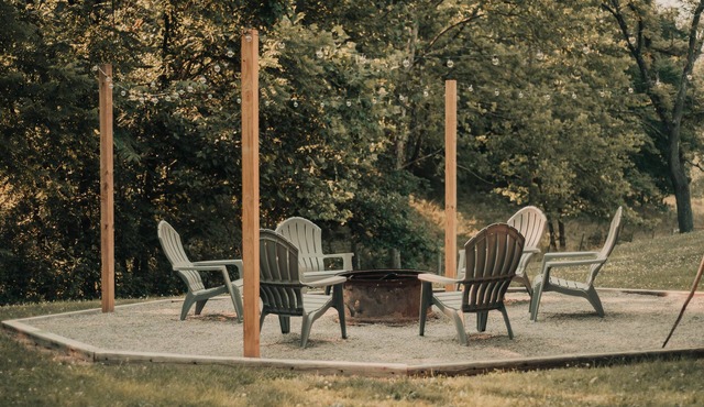 The Runaway Retreat- No cleaning fee! Dogs & Kids stay Free!