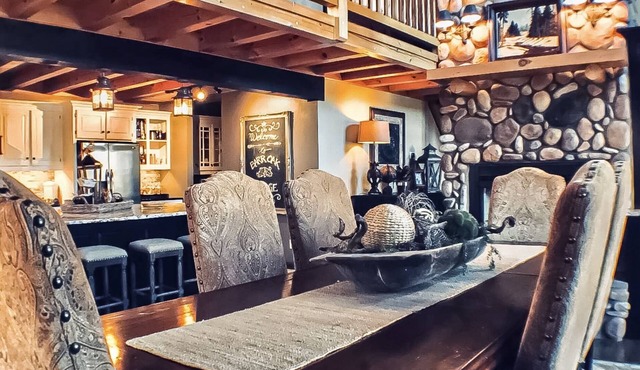 The Rustic Barr Oak Lodge Retreat is a peaceful place to relax and rejuvenate