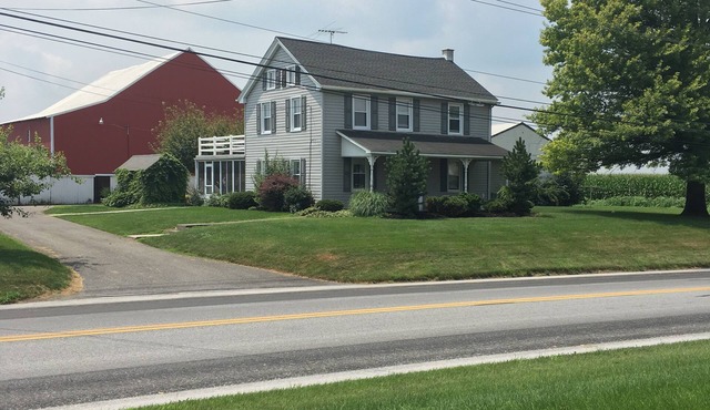 The Rustic Old Farmhouse Peaceful home in Amish country,10 min from tourist area
